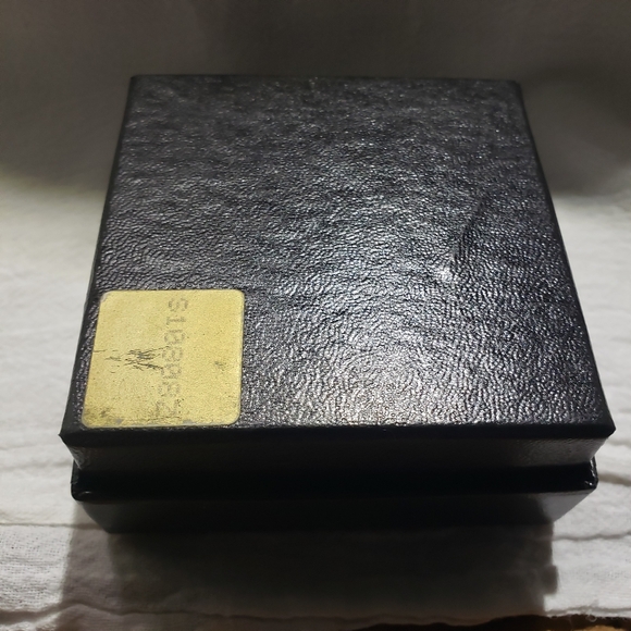 Beautiful Vintage Monet silvertone and Beige Swirl Enamel Flower Brooch - Picture 7 of 8